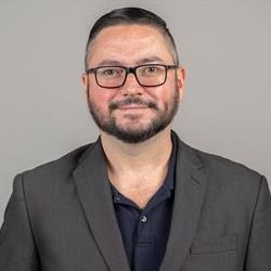 headshot of professor david lariviere